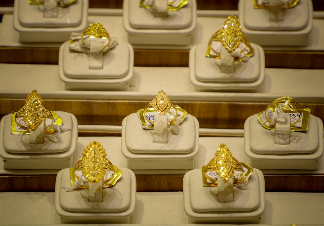 Exquisite Gold Pendants: The Ultimate Accessory